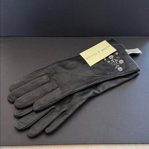 Lord & Taylor Black Leather Gloves with Silver Floral Detail size 7